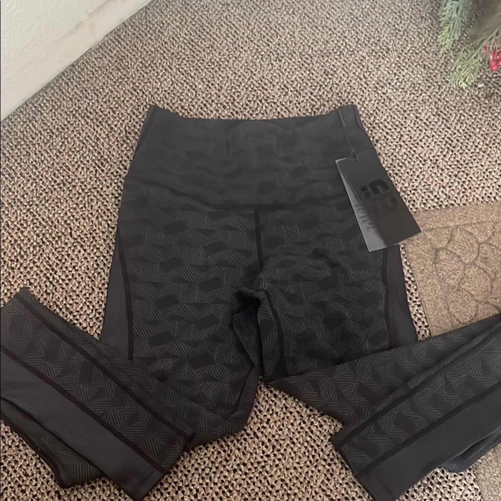 STRONG Black Geometric Pattern Leggings